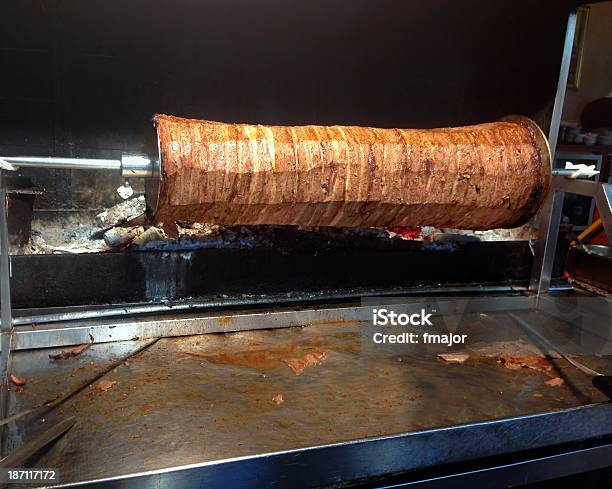 Döner - Fotografias de stock e mais imagens de Assado no Espeto - Assado no Espeto, Braseiro, Calor