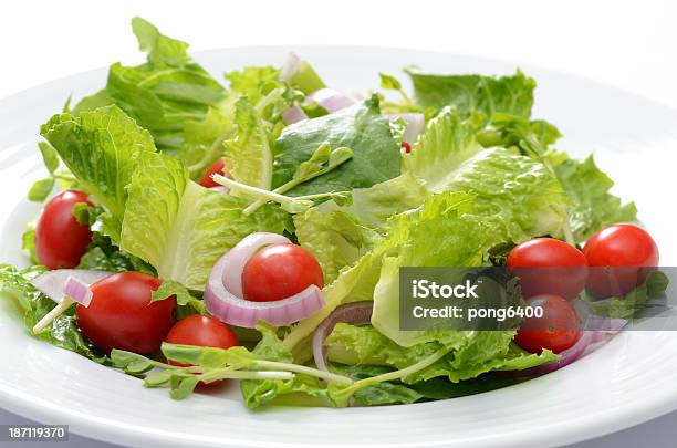 Insalata - Fotografie stock e altre immagini di Alimentazione sana - Alimentazione sana, Cena, Cibi e bevande