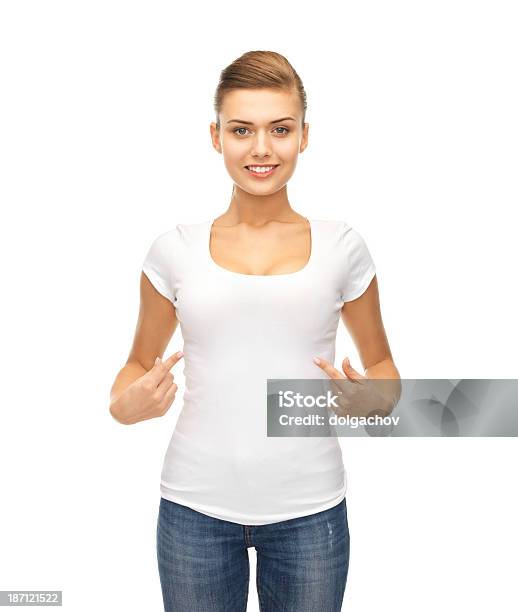 웃는 여자 가리키는 맹검액 인명별 티셔츠 T 셔츠에 대한 스톡 사진 및 기타 이미지 - T 셔츠, 가냘픈, 간판