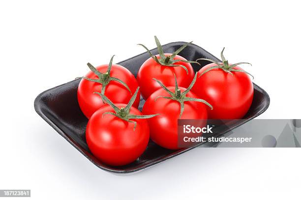 Os Tomates - Fotografias de stock e mais imagens de Alimentação Saudável - Alimentação Saudável, Bandeja de Serviço, Caule de planta
