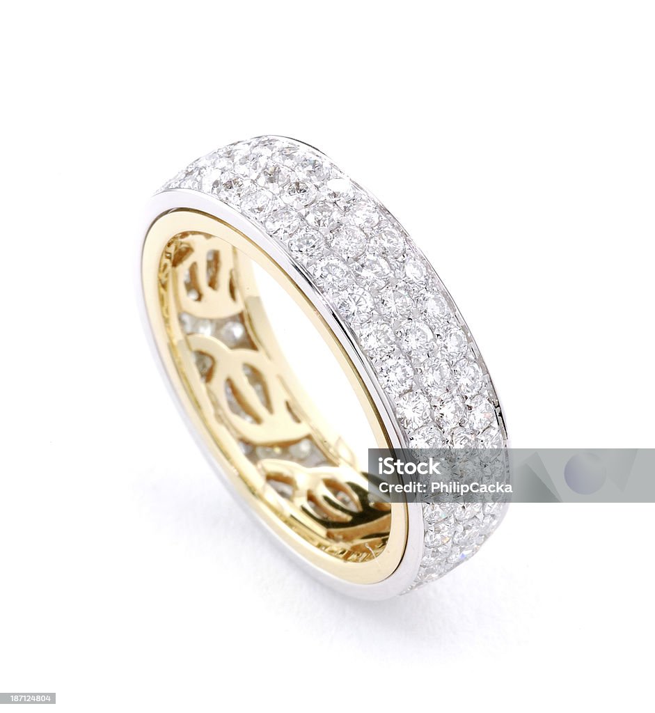 Donna di livello Diamond e Gold anello nuziale - Foto stock royalty-free di Adulto