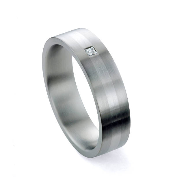 China Verslaving Maakte zich klaar Mans Diamond And Platinum Wedding Ring Stock Photo - Download Image Now -  Men, Wedding Ring, Ring - Jewelry - iStock