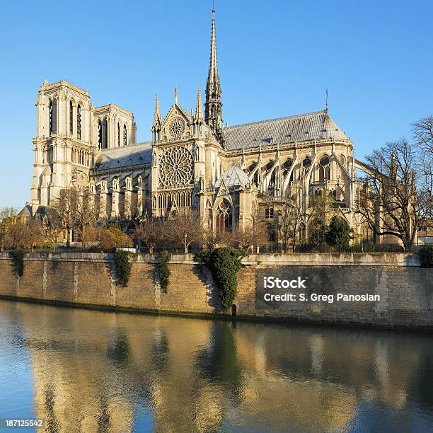 Notre Dameparís Foto de stock y más banco de imágenes de Aire libre - Aire libre, Arquitectura, Catedral