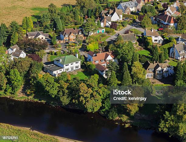 Grandes Casas Suburbanos De Cima - Fotografias de stock e mais imagens de Leeds - Leeds, Vista Aérea, Rio Wharfe