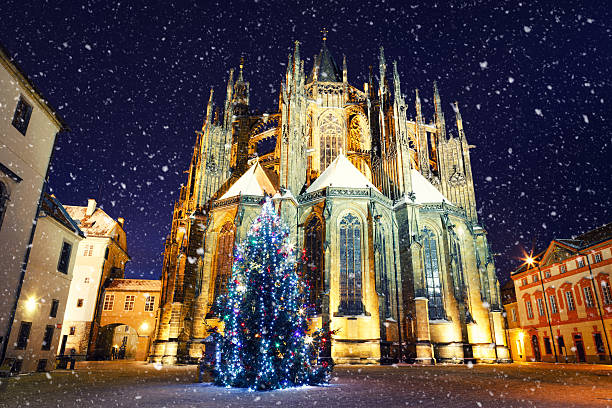 weihnachten in prag - travel europe night dome stock-fotos und bilder