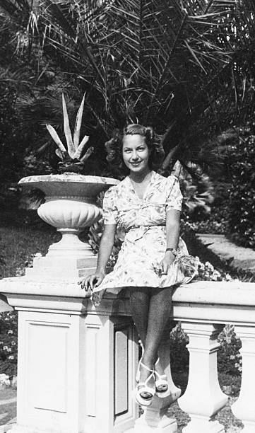 istock Woman in 1942.Black And White. 187126009