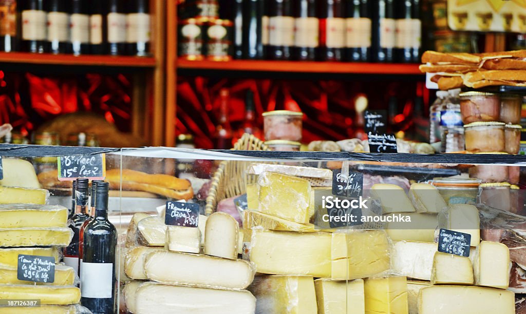 Французский сыр и вино на рождественский рынок - Стоковые фото Париж - Франция роялти-фри