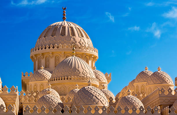 dômes de la mosquée - architecture vibrant color bright built structure photos et images de collection