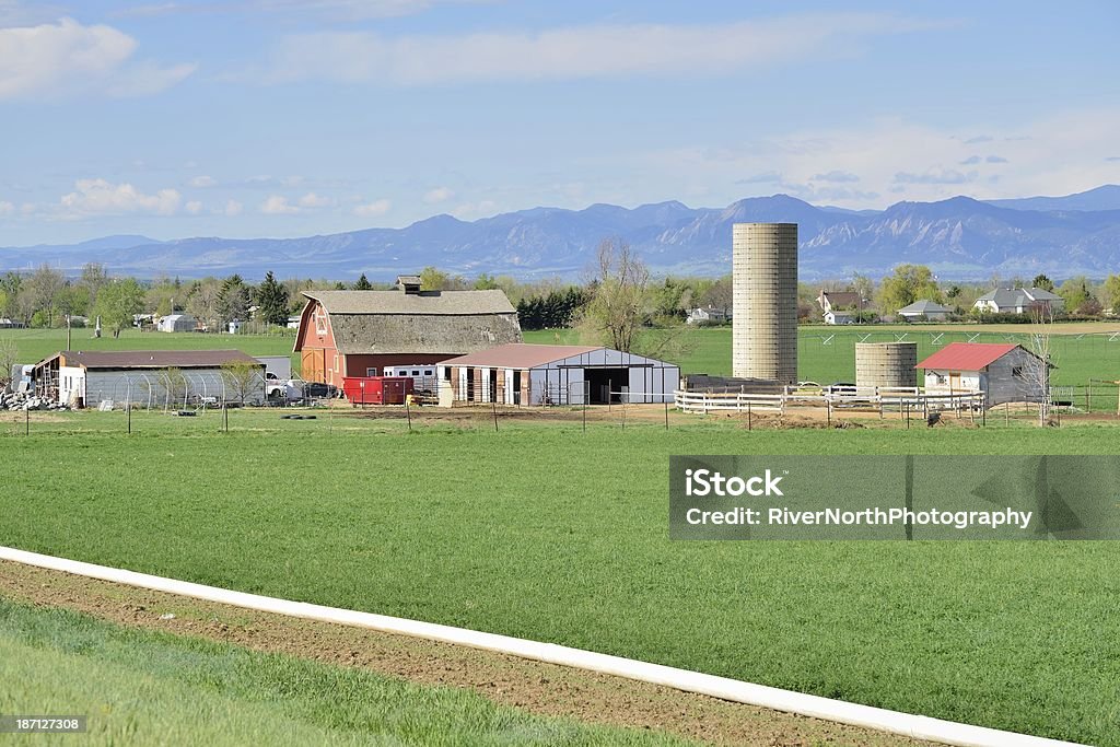 農場、サイロとバーンの田園地帯 - アメリカ合衆国��のロイヤリティフリーストックフォト