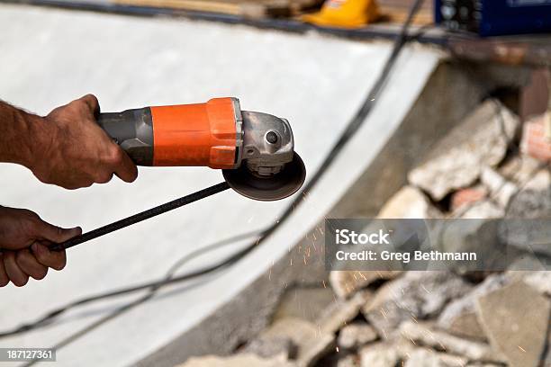 Foto de Grinding Rebar e mais fotos de stock de Adulto - Adulto, Aço, Concreto