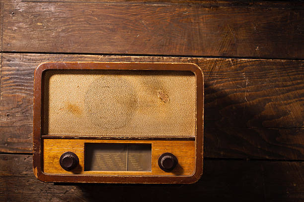 istock Vintage radio 187129318