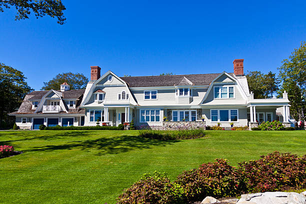 istock Gorgeous old home in Kennebunkport, Maine 187129578