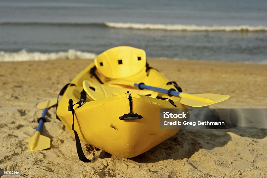 Kayak sur la plage - Photo de Activité de loisirs libre de droits