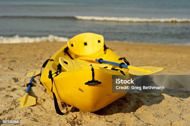 Photo libre de droit de Kayak Sur La Plage banque d'images et plus d'images libres de droit de Activité de loisirs - Activité de loisirs, Caroline du Nord - État américain, Ciel