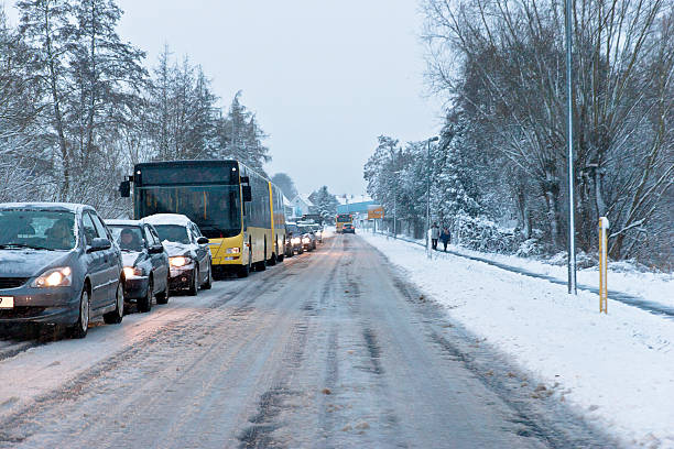 tráfego de inverno - driving business travel car bus - fotografias e filmes do acervo