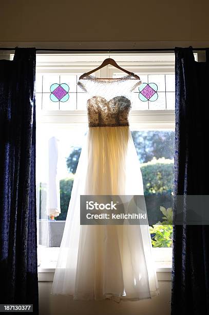 Vestido De Noiva - Fotografias de stock e mais imagens de Branco - Branco, Casamento, Conceito