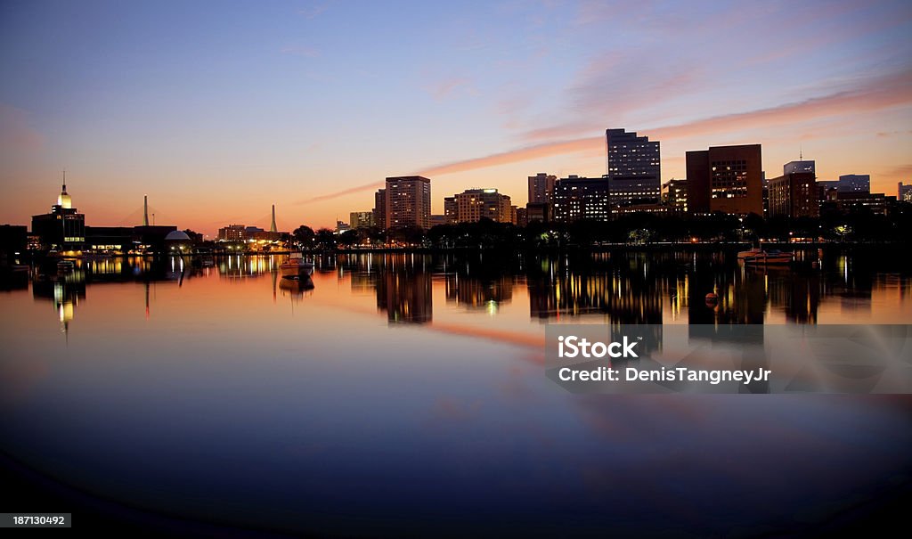 Bostons Skyline und Reflexion West End - Lizenzfrei Boston Stock-Foto