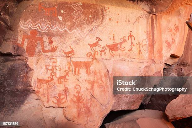 Pictograph Arte Nativa Americana Indiana - Fotografias de stock e mais imagens de Povos ameríndios - Povos ameríndios, Contar Histórias, Pintura Rupestre