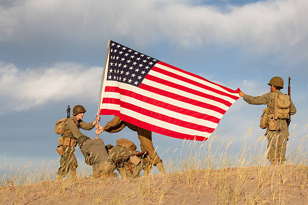 istock Soldiers Raising the US Flag 187131615