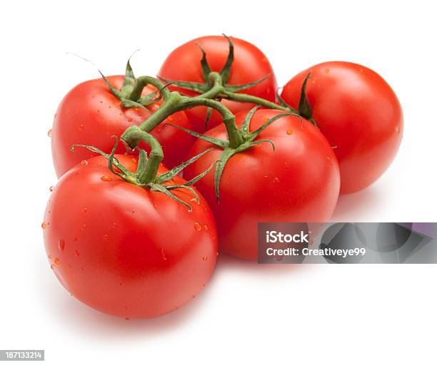 Foto de Tomates Na Vine e mais fotos de stock de Tomate - Tomate, Punhado, Fundo Branco