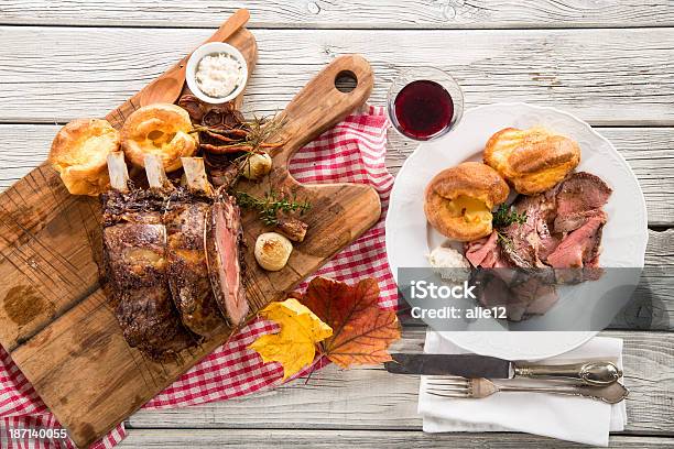 Foto de Rosbife Carne e mais fotos de stock de Costela Assada - Costela Assada, Vista de Cima para Baixo, Ficar de Pé