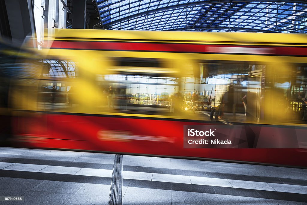 Cambiare treno della metropolitana di Berlino - Foto stock royalty-free di Affari