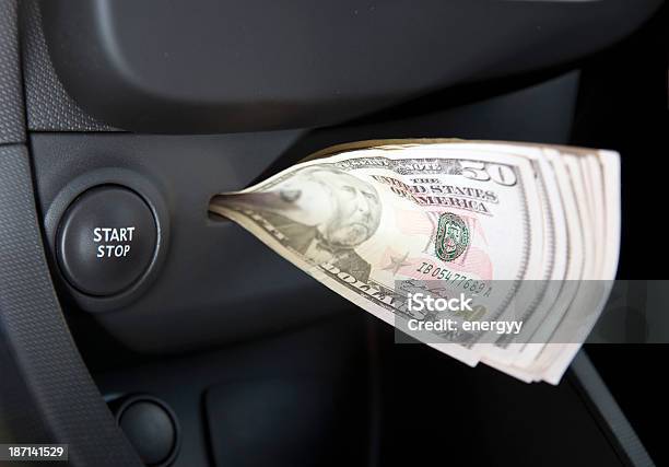 Carro E Dinheiro - Fotografias de stock e mais imagens de Unidade Monetária - Unidade Monetária, Chave de Carro, Botão - Peça de Máquina