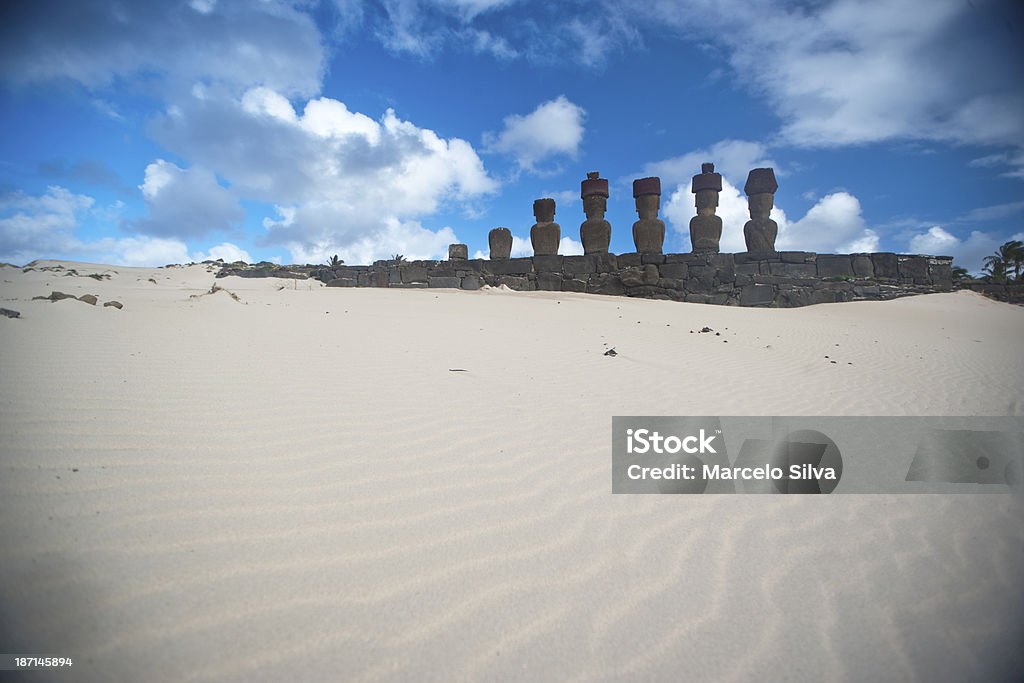 Ahu Nau Nau en Anakena-Playa - Foto de stock de Aire libre libre de derechos