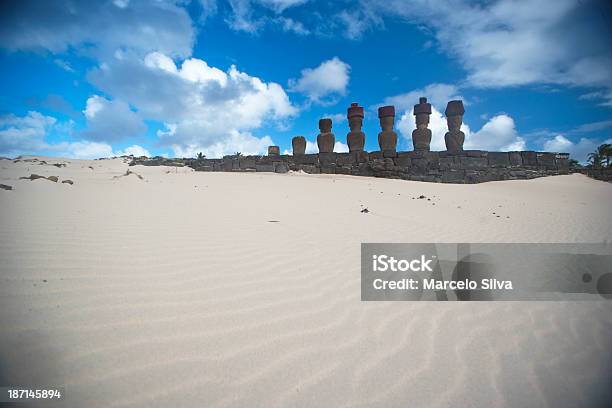 Ahu Nau Nau En Anakenaplaya Foto de stock y más banco de imágenes de Aire libre - Aire libre, Aislado, Anakena