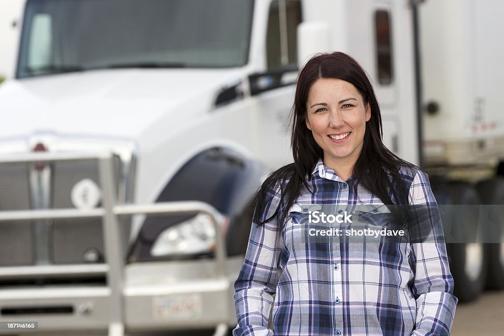 Женский Trucker - Стоковые фото Водитель грузовика роялти-фри