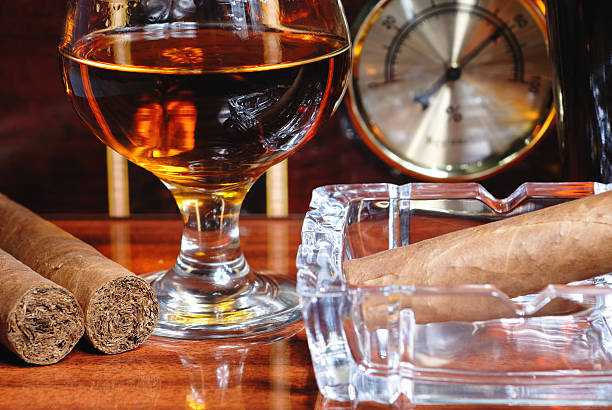 시가, 브랜디 - cigar whisky bar cognac 뉴스 사진 이미지