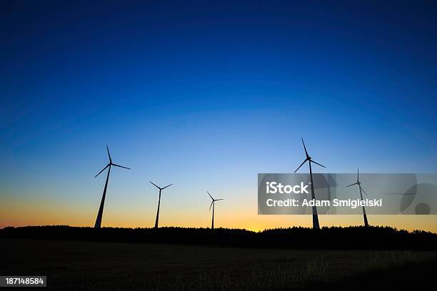 Generazione Di Mulini A Vento Di - Fotografie stock e altre immagini di Agricoltura - Agricoltura, Ambientazione esterna, Ambiente