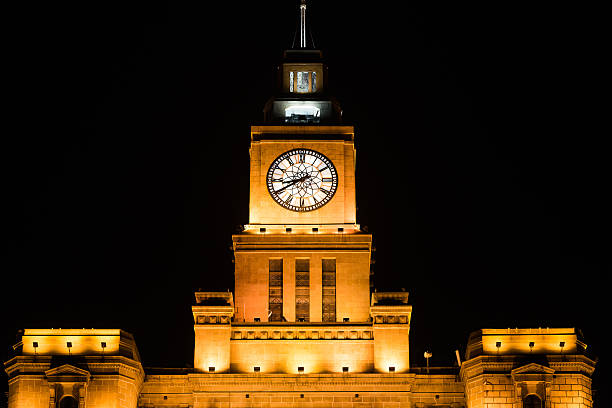 istock custom house rooftop the bund at night shanghai china 187149183