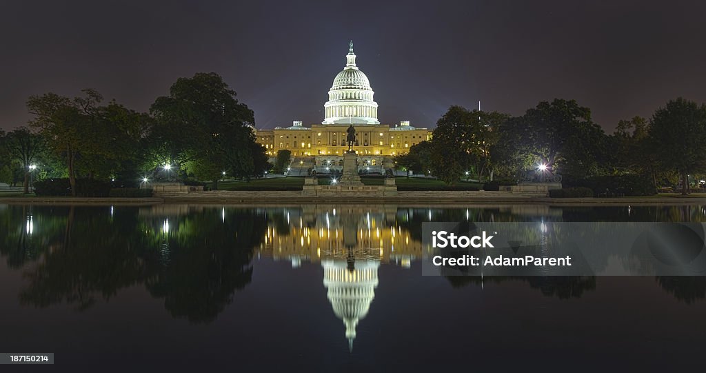 US Capitol Building bei Nacht - Lizenzfrei Amerikanischer Kongress Stock-Foto