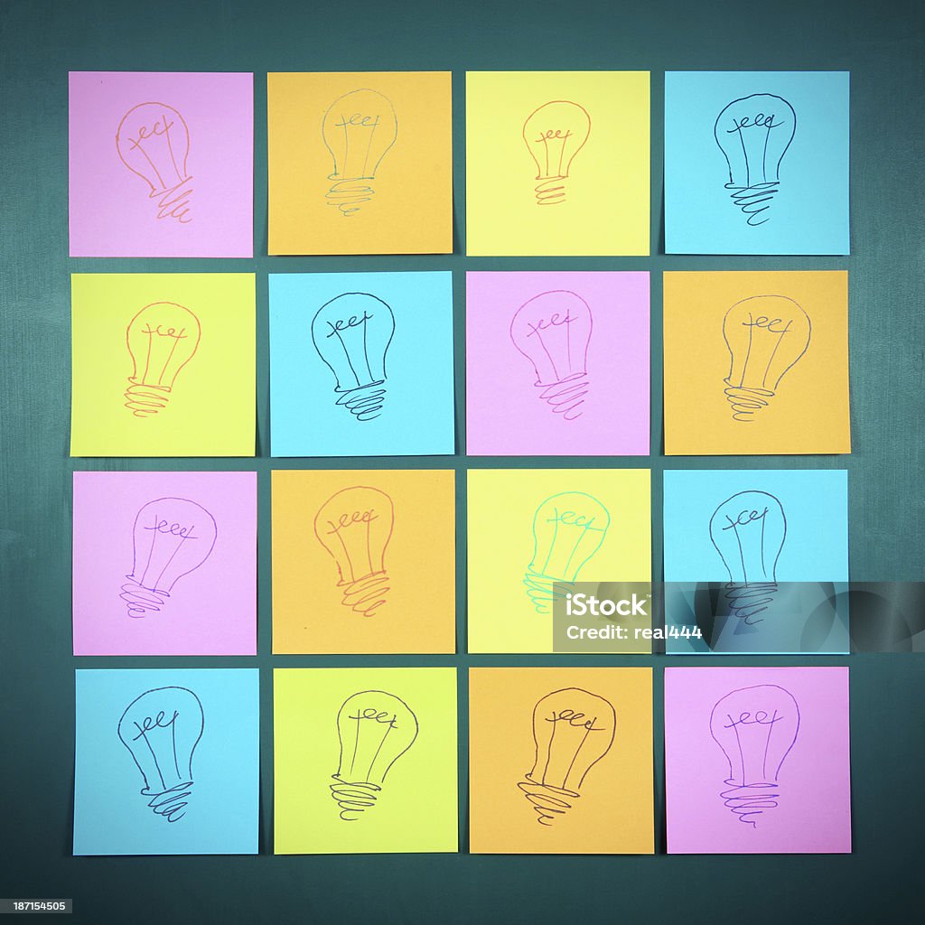 HABITACIÓN BIEN ILUMINADA DE Notas Post-it - Foto de stock de Acurrucado libre de derechos