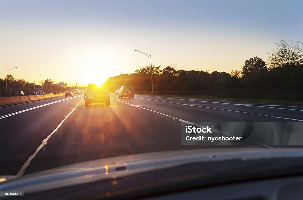 Conducción sunglare - Foto de stock de Resplandor del objetivo libre de derechos