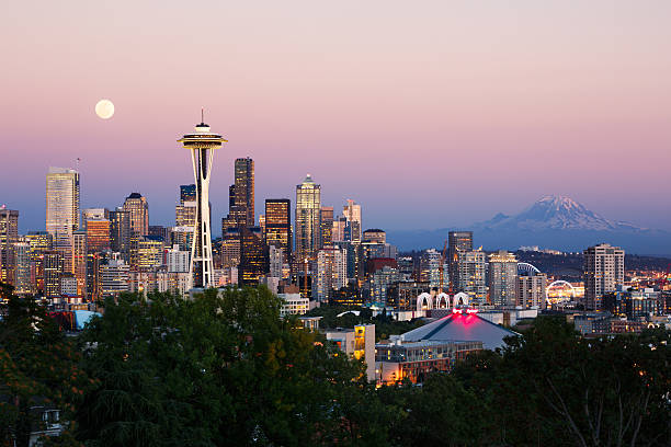 シアトルの街並み - seattle skyline mt rainier space needle ストックフォトと画像