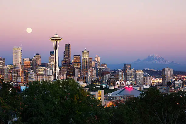 Seattle skyline at dusk with the mount Rainier in the background.