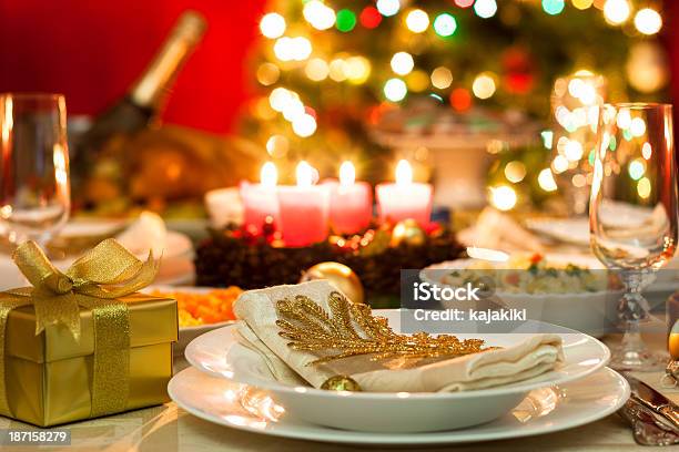 Lugar De Navidad Ambiente Foto de stock y más banco de imágenes de Adorno de navidad - Adorno de navidad, Arreglo, Bebida alcohólica