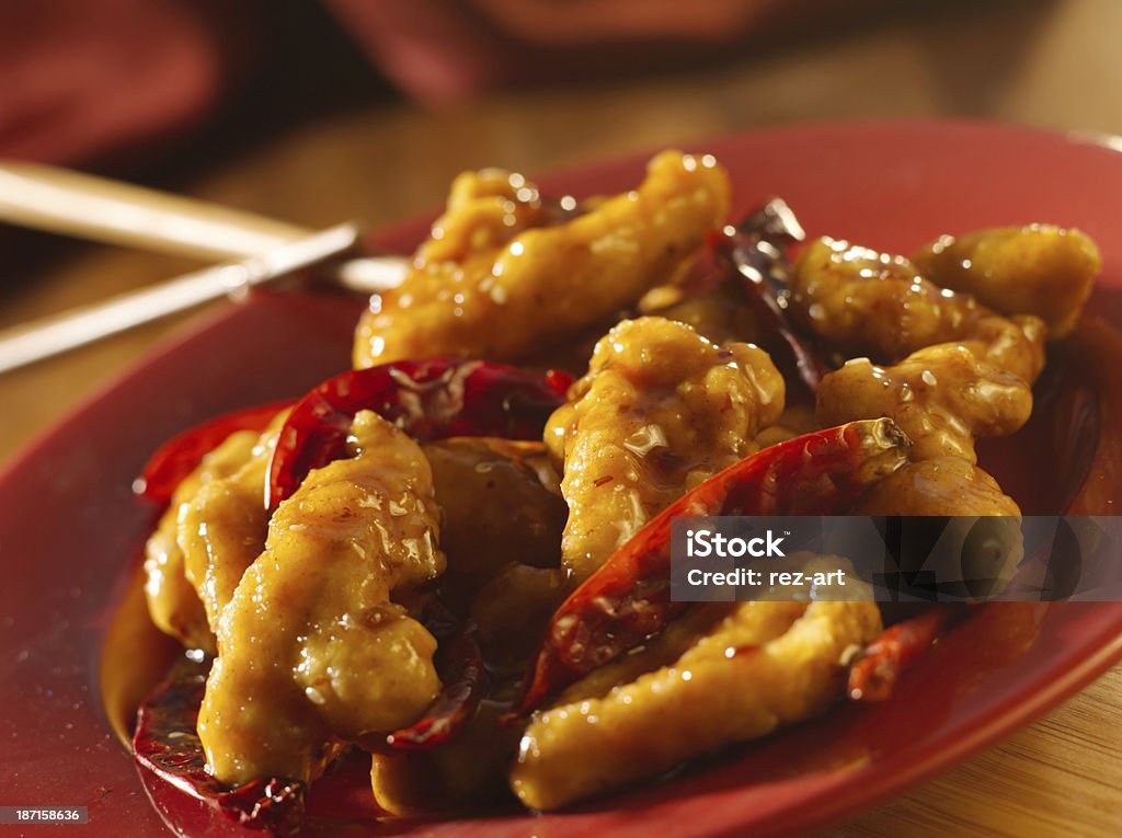 Comida china-comer tso general de pollo con le esperan. - Foto de stock de Aferrarse libre de derechos