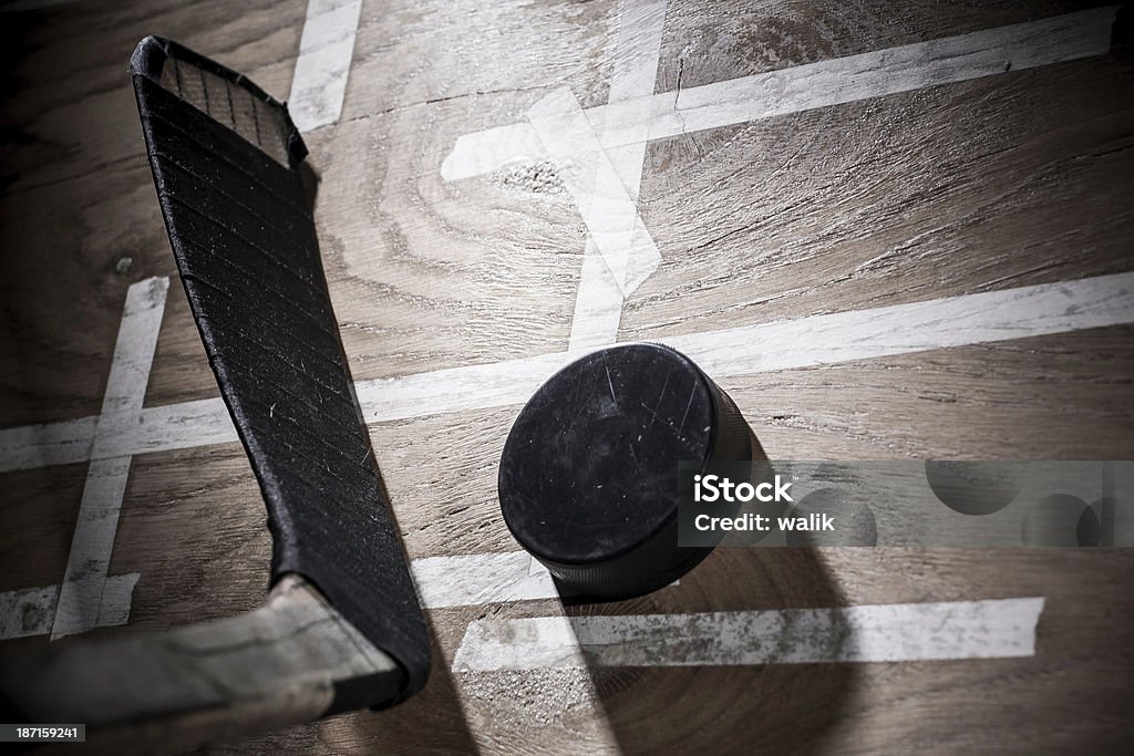 Crosse de Hockey & Puck - Photo de Crosse de hockey sur glace libre de droits