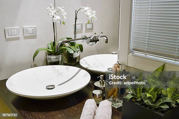 Современная Ванная Комната — стоковые фотографии и другие картинки Домашняя ванная - Домашняя ванная, Орхидея, Ванная или туалет