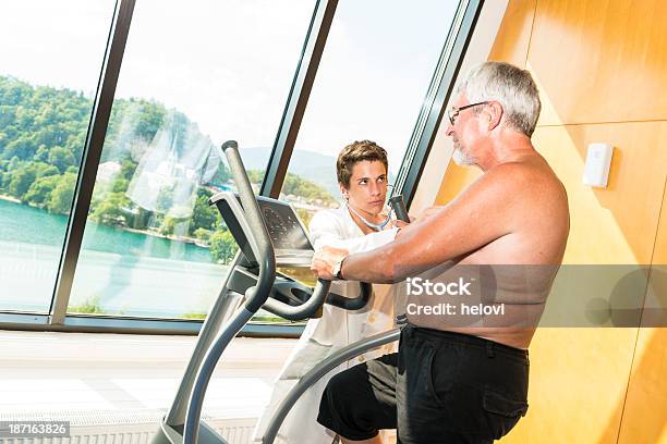 Starszy W Fitness - zdjęcia stockowe i więcej obrazów Aktywni seniorzy - Aktywni seniorzy, Aktywny tryb życia, Badanie lekarskie
