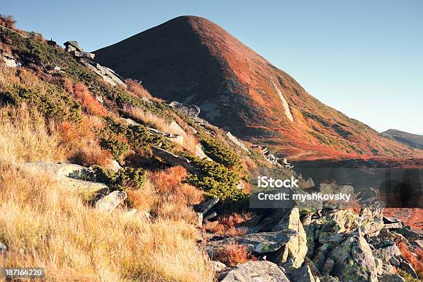 Photo libre de droit de Mont Hoverla banque d'images et plus d'images libres de droit de Au loin - Au loin, Automne, Beauté de la nature