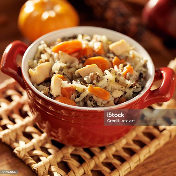 Soup Pollo Y Arroz Salvaje Con Zanahorias Foto de stock y más banco de imágenes de Arroz silvestre - Arroz silvestre, Sopa, Otoño