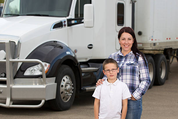 mãe trucker - semi truck driver pride white - fotografias e filmes do acervo