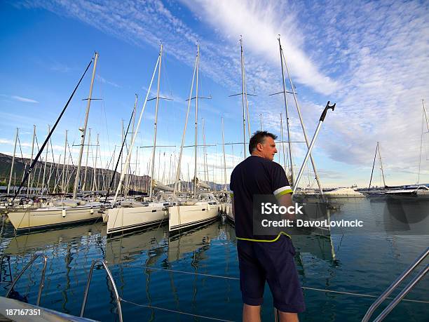 Muring Gancho - Fotografias de stock e mais imagens de Adulto - Adulto, Aldeia, Ancorado