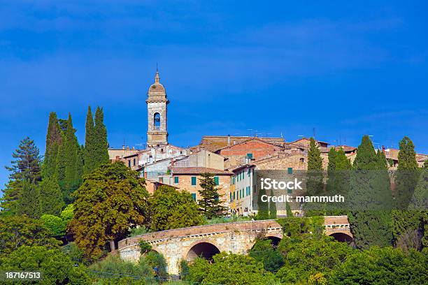 San Quirico Dorcia In Toskania Włochy - zdjęcia stockowe i więcej obrazów Architektura - Architektura, Bez ludzi, Budynek z zewnątrz