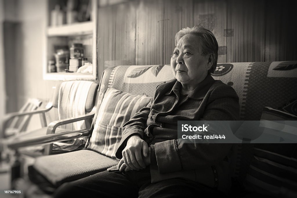Meine Großmutter ruhen auf der couch - Lizenzfrei 65-69 Jahre Stock-Foto