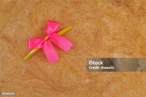 Różowy Satynowa Wstążka - zdjęcia stockowe i więcej obrazów Bez ludzi - Bez ludzi, Boże Narodzenie, Brązowy